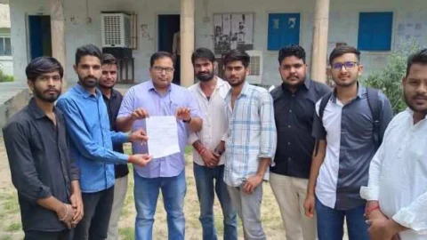 सभी विषयो मे पीजी में स्वीकृत करने की मांग को लेकर दिया ज्ञापन