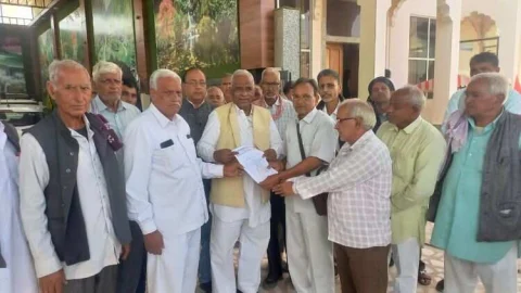 सांसद अमराराम से मिला महात्मा ज्योतिबा फुले छात्रावास निर्माण समिति का प्रतिनिधि मंडल