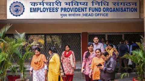 कर्मचारियों के लिए खुशखबरी : EPFO के इस कदम से कर्मचारियों को सीधा होगा 45000 रुपए का फायदा, जानिए पूरी खबर