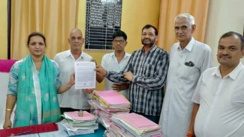 मणिपुर मामले के विरोध में उपखंड अधिकारी सूरजगढ़ को राष्ट्रपति के नाम सौंपा ज्ञापन