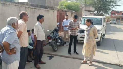 जिला प्रशासन के अलर्ट मोड़ पर आते ही नगर परिषद आयुक्त अनिता खीचड़ भी उतरी ग्राउंड पर