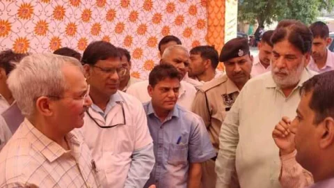 संभागीय आयुक्त जयपुर अंतर सिंह नेहरा ने रींगस, पीथलपुर, पिपलोदा का बास में शिविरों का किया निरीक्षण