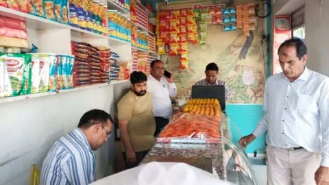 शुद्ध आहार मिलावट पर वार अभियान के तहत दांता व दांतारामगढ़ में कार्रवाई