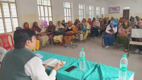 सीएमएचओ डॉ गुर्जर ने ब्लॉक समीक्षा बैठक में योजनाओं की समीक्षा कर दिए निर्देश