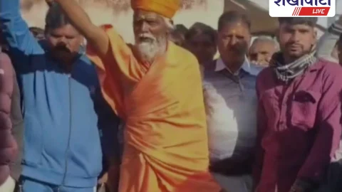 Churu News: महिला सफाईकर्मी से अभद्रता, थाने पर प्रदर्शन