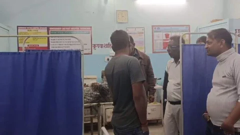 ट्रक ने ट्रेक्टर ट्रोली को पीछे से मारी टक्कर, चार लोग घायल