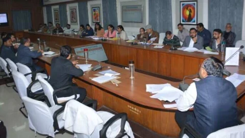 जिले की सीमाओं के अवैध कटो को बंद किया जाए, तोड़ने वालों पर दर्ज करे एफआईआर – जिला कलेक्टर