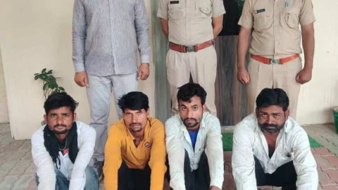 चिड़ावा में जुआ खेलते पाये जाने पर 4 वही पचेरी में तेज आवाज मे स्पीकर बजाने पर 5 गिरफ्तार