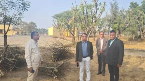 जिला कलेक्टर बचनेश अग्रवाल ने किया शिल्पग्राम का दौरा