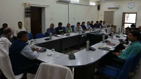 पंजाब हरियाणा में पराली जलाने से प्रदूषण को लेकर झुंझुनू जिला प्रशासन अलर्ट मोड पर