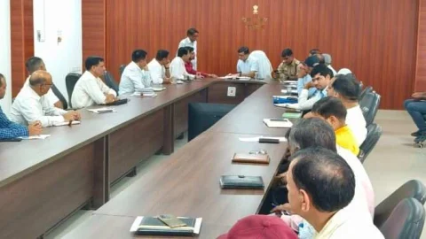 जनसुनवाई में जिला कलक्टर ने लोगों की सुनी समस्याएं