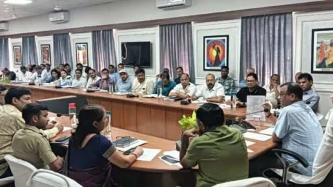 जिला आबकारी अधिकारी को नोटिस जारी करने के दिए निर्देश