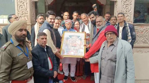 हिमाचल प्रदेश के राज्यपाल शिव प्रताप शुक्ला ने सालासर बालाजी मंदिर में पूजा-अर्चना की