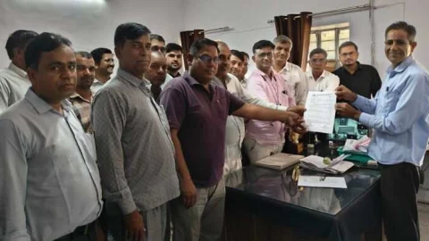 ऊपर से नीचे के क्रम में हो मंत्रालयिक संवर्ग के पदों की डीपीसी