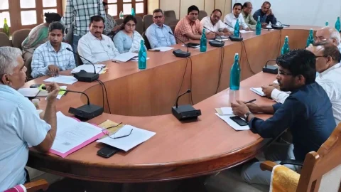 टीम बनाकर करें शिविरों के सफल संचालन के लिए काम – गौतम