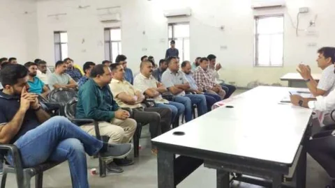 सीएमएचओ ने निजी लैब और डायग्नोस्टिक सेंटर संचालकों की मीटिंग बुलाई