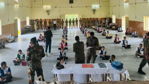 पीरामल बालिका उच्च माध्यमिक विद्यालय में एनसीसी कैडेट प्रशिक्षण हेतु 25 छात्राओं का चयन