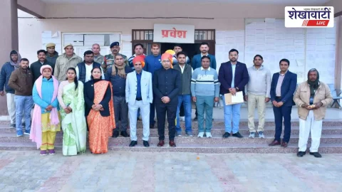 चूरू उपखंड कार्यालय में गणतंत्र दिवस पर राष्ट्रीय ध्वज फहराया