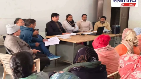 Jhunjhunu News: स्वास्थ्य सेवाओं की समीक्षा बैठक, CMHO के सख्त निर्देश