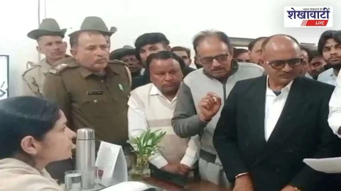 चूरू में गंदे पानी पर यूथ कांग्रेस का प्रदर्शन, ज्ञापन सौंपा